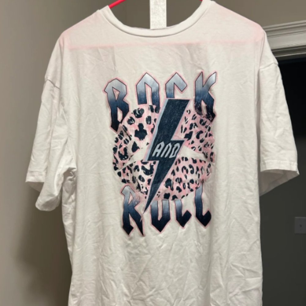 Graphic tee